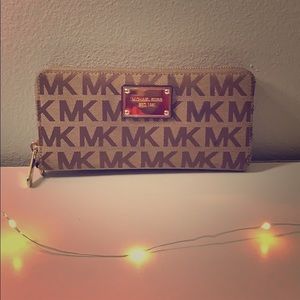 Michael kors wallet